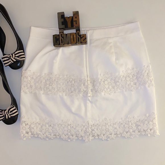 J. CREW White Tea Towel Fabric with White Cotton Floral Lace - Picture 4 of 10